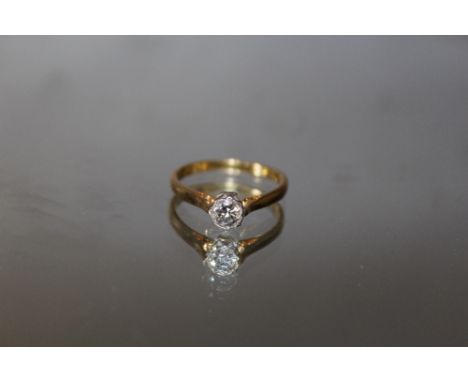 AN 18CT DIAMOND SOLITAIRE RING OF AN ESTIMATED 1/2 CARAT, ring size R