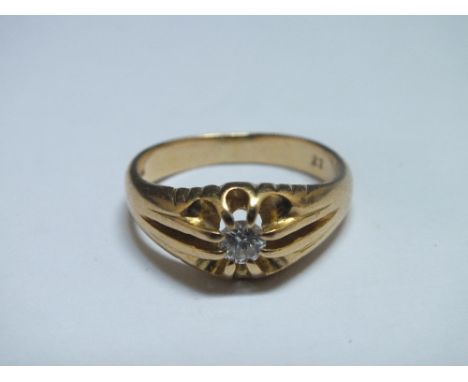 A HALLMARKED 18 CT GOLD DIAMOND SOLITAIRE RING, approx weight 7.2g, ring size R