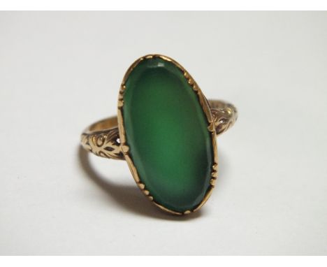 A 585 GOLD JADE TYPE RING, ring size O, 3.7g