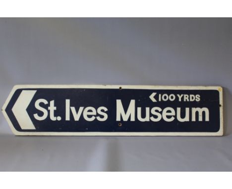 VINTAGE WOODEN COLOURED SIGN 'ST IVES MUSEUM 100 YARDS', 86 x 20 cm