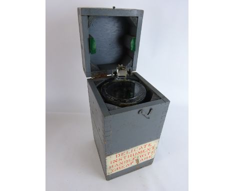 Hand held Bearing compass, Type 06A, stamped with Broad Arrow & No.37143H, 6B/1248, in grey painted stencilled box, H24cm   C