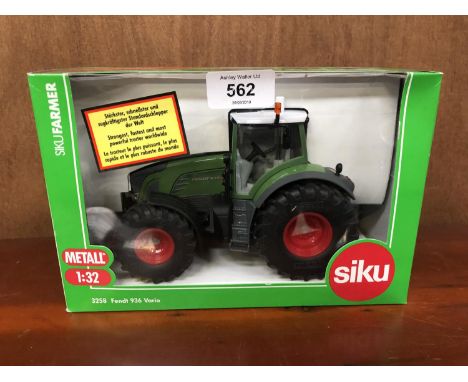 A SIKU FENDT 936 VARIO, 1-32 SCALE, REF NO 3160, BOXED AND IN MINT CONDITION 