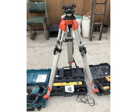 AN INFINITER TRIPOD LEVEL KIT - WITH CASE AND INSTRUCTION MANUAL - SOLD IN WORKING ORDER 