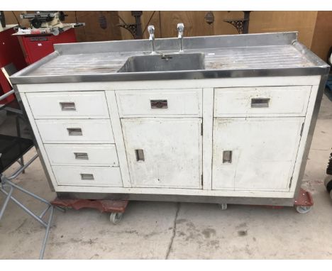 A VINTAGE MILLERSDALE KITCHEN UNIT WITH STAINLESS STEEL SING AND CUPBOARD BASE HAVING SIX DRAWERS AND TWO DOORS 