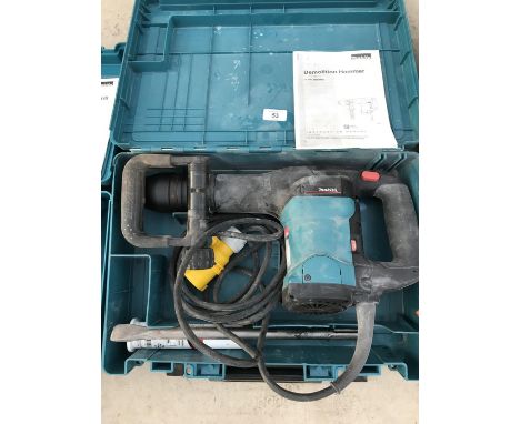 A MAKITA 110 VOLT DEMOLITION HAMMER DRILL - MODEL HM0860C WITH CASE AND INSTRUCTION MANUAL - SOLD IN WORKING ORDER 