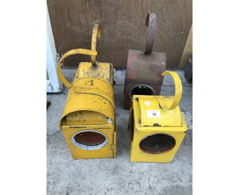 FOUR VINTAGE ROADSIDE WARNING LAMPS 
