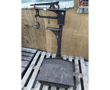 A SET OF VINTAGE W &amp; T AVERY INDUSTRIAL PLATFORM SCALES WITH WEIGHTS 