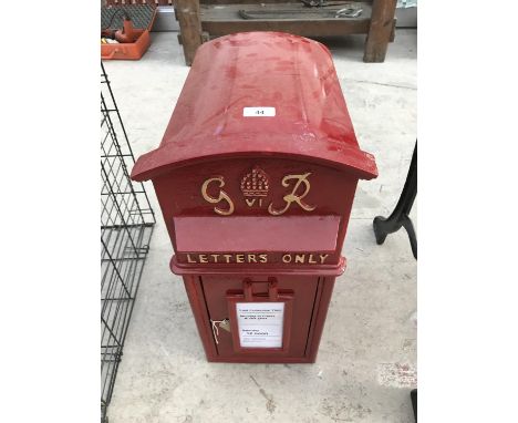 A RED G &amp; R VICTORIAN STYLE POST BOX WITH KEYS 