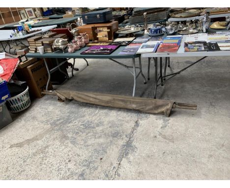 A LARGE VINTAGE STRETCHER 