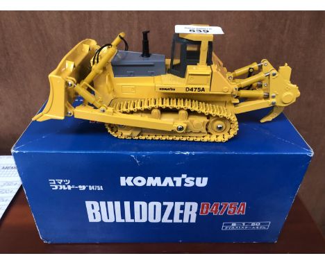 A REPLICAR CORPORATION KOMATSU BULLDOZER D475A 1-50 SCALE MODEL BOXED AND IN MINT CONDITION 