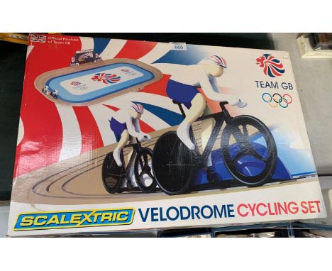 A SCALEXTRIC VELODROME CYCLING SET GAME 