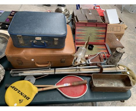 A COLLECTION OF ASSORTED ITEMS TO INCLUDE VINTAGE SUITCASES, BADMINTON RACKETS, LANTERNS ETC 