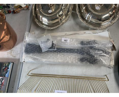 A SET OF VINTAGE HINGES 