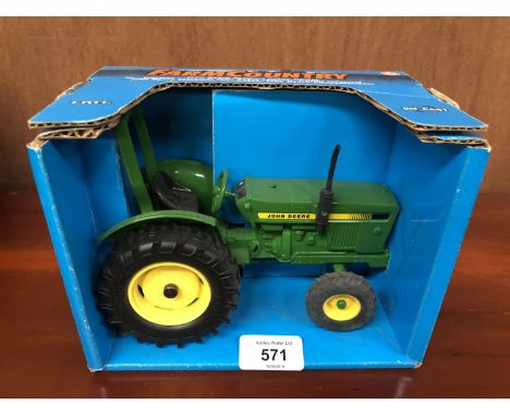 AN ERTL JOHN DEERE COMPACT UTILITY TRACTOR , REF NO 581, 1-16 SCALE, BOXED MODEL AND IN MINT CONDITION 