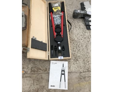 A MASTERFIX BLIND RIVETER - MODEL MFX 510QI AS NEW WITH CASE AND INSTRUCTION MANUAL - SOLD IN WORKING ORDER 