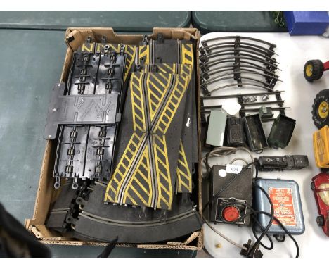 A LARGE GROUP OF ASSORTED SCALEXTRIC ITEMS, MODEL TIN PLATE SET, TWO POWER CONTROLLERS ETC 
