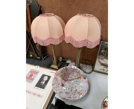 A PAIR OF QUALITY BRASS LAMPS TOGETHER WITH A 1920'S GLASS CEILING LAMP SHADE 