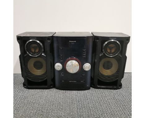 A Panasonic SA-AKX12 CD stereo system together with a pair of SA-AKX12 speakers, speakers H. 33cm.