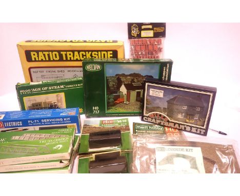 Building kits and accessory packs including Peco bridge sides, Wills Farm Cottage, Ratio - engine shed etc. P&amp;P Group 3 (