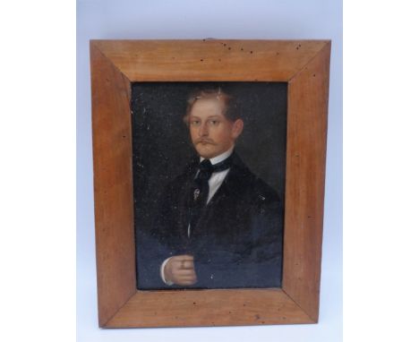 Kleines fein gemaltes Biedermeier Portrait eines vornehmen Herren, Öl/Lw. auf Holzaufgezogen, Rahmen der Zeit, min. Farbabpla