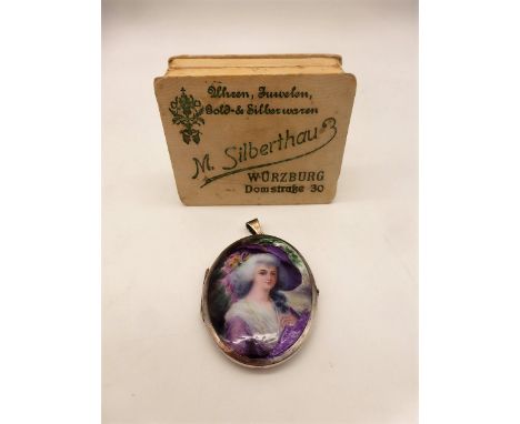 Medaillonanhänger, Silberfassung 935 mit Portrait einer vornehmen Frau, Emaillemalerei(?), im alten Etui "M. Silberthau - Wür