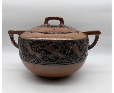 Jugendstil Bowlegefäß mit Deckel und 2 abgewinkelten Henkeln, Steinzeug, braun glasiert,schwarz bemalt, Pressmarken "R. Merke