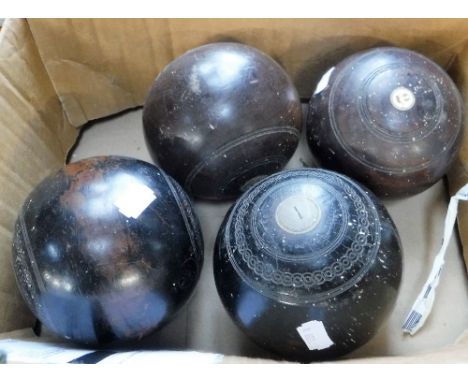A SET OF VINTAGE BOWLING WOODS