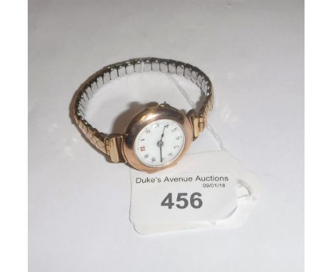 A LADIES VINTAGE YELLOW GOLD 9CT WRISTWATCH on an expandable strap