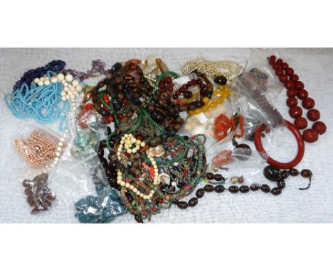 AN ORIENTAL RED LACQUERED BANGLE, a similar bead necklace and other costume jewellery
