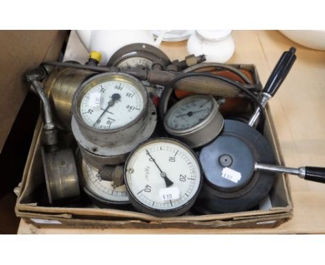 A VINTAGE BRASS CASED 'POUNDS PER SQUARE INCH' PRESSURE GAUGE, others similar and sundries
