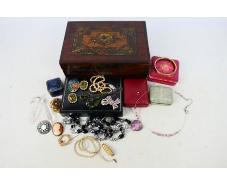 A collection of costume jewellery to include stone set yellow metal brooch, yellow metal hinged bangle, cameo brooch and othe