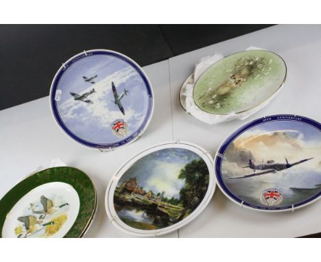 Box of cabinet &amp; collectors plates to include Wedgwood 'Hathaway Rose', Coalport, Royal Worcester, Royal Doulton 'Country