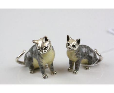 A pair of graduated Saturno enamel cats 