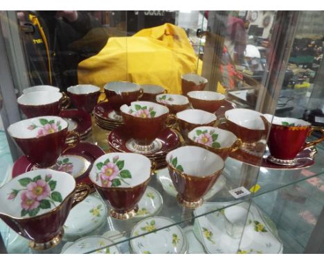 A collection of 22 ceramic pieces of Windsor tableware decorated with flowers