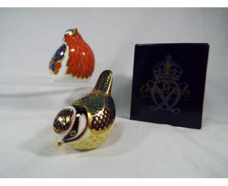 Royal Crown Derby - two paperweights depicting a Robin and a Bluetit, both with gold button to base, the robin with box - Est