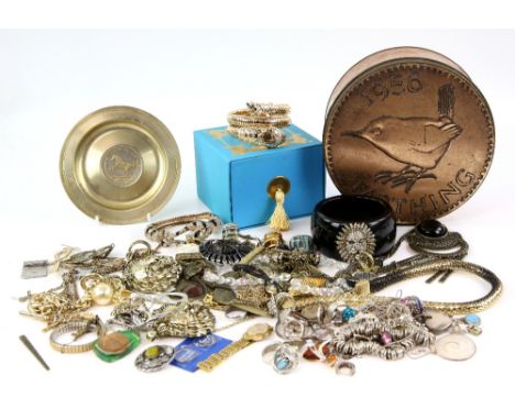 A group of costume jewellery, including rings, amber pendants, earrings, rose quartz bangle, in silver, horse of the year pla