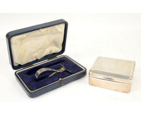 Silver mounted cigarette box with engine turned decoration, together with a cased silver pusher, (2) 