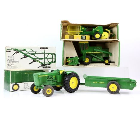 Collection ERTL Toys John Deere vehicles, comprising a tractor, trailer, 4-bottom plow, 6600 Combine harvester, Baler and Chu