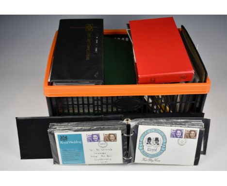 STAMPS - A large collection of First Day Covers containted in binders, varying countries, mainly UK. (large quantity), mixed 