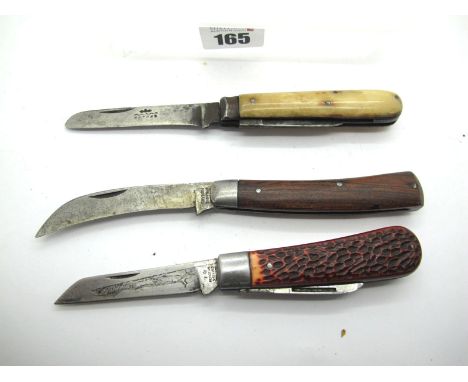 Rodgers, Sheffield, two blades, coloured jigged stag, 9cm; Saynor pruning knife, wooden scales, steel bolster, 10cm; Thomas T