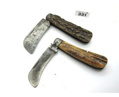 Herbert Robinson &amp; Co, stag scales, steel bolster, 10.5cm; Footprint, single blade, stag scales, 10cm. (2)