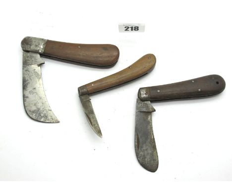Eye Witness Pruner, wooden scales, metal bolster, 11.5cm; I.X.L. George Wostenholme pruner, wood scales, 10cm and an unnamed 