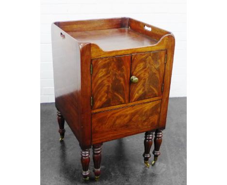 Georgian mahogany bedside commode, 82 x 51cm
