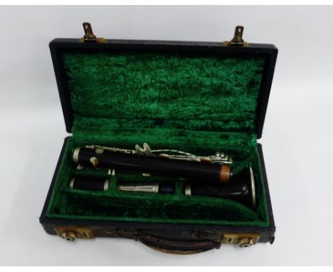 Louis Renauld clarinet in fitted case