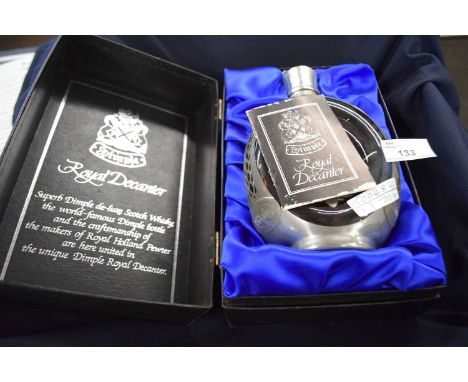 Presentation cased DIMPLE ROYAL DECANTER Scotch.