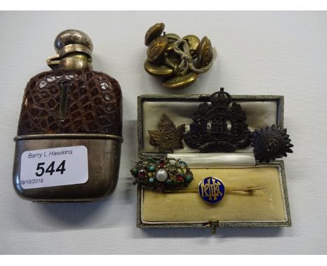 MILITARIA BADGES / ITEMS RELATING TO M M KING SUFFOLK REGIMENT BADGES BROOCH HIP FLASK ETC