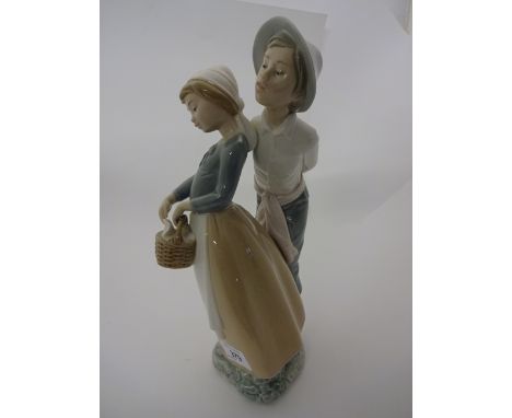 LLADRO NAO FIGURE OF COUPLE 30CM