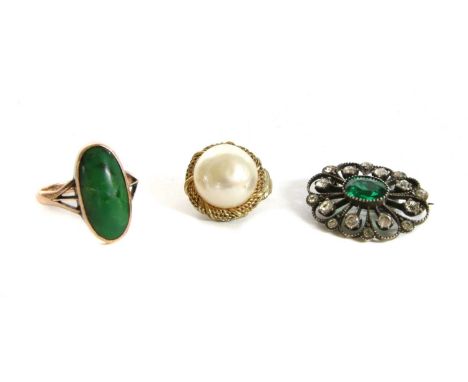 A gold turquoise ring, an oval cabochon turquoise rub set to trifurcated shoulders and a plain shank, turquoise cracked, shan