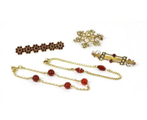 An Italian gold cornelian bead bracelet, round beads between lenghts of trace chain, to bolt ring clasp, marked 750, Italian 