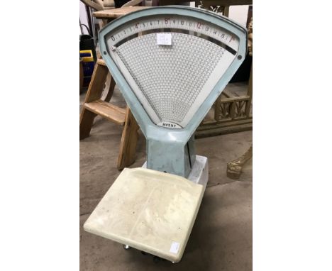 A set of vintage Avery scale 